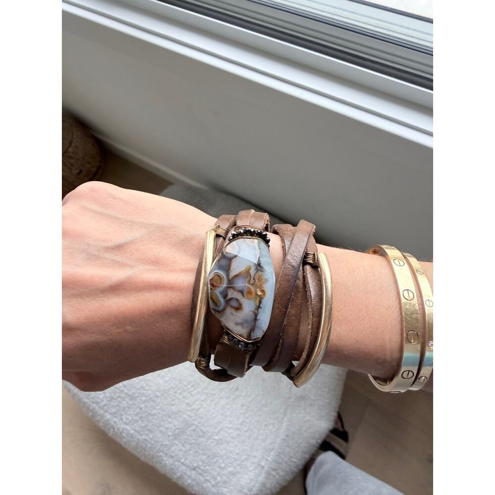 Taylor & Tessier Leather wrap bracelet with crazy lace agate - Picture 2 of 4